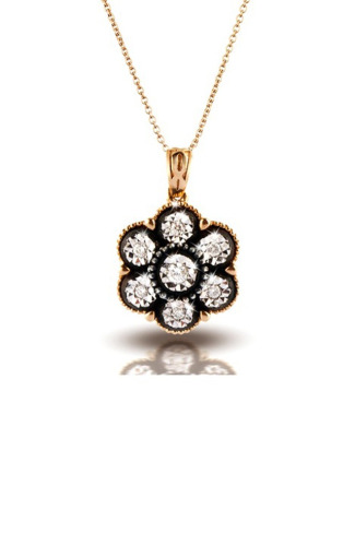 6’lı Gül Elmas Kolye: Zarafet ve Şıklığın Simgesi